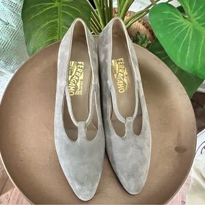 Salvatore Ferragamo Gray Suede Mary Jane T-strap Heels Shoes Size 8AA